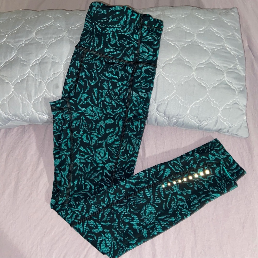 ✨✨LULU LEMON lightly worn leggings ✨✨
